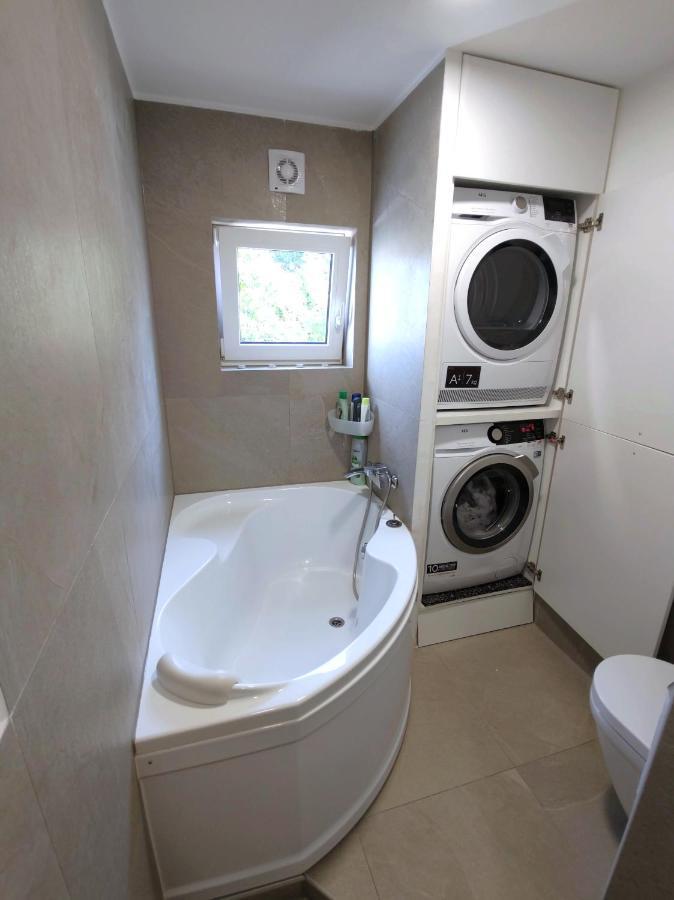 Big - 4 Bedroom, 2 Bathroom With Ac Pressburg