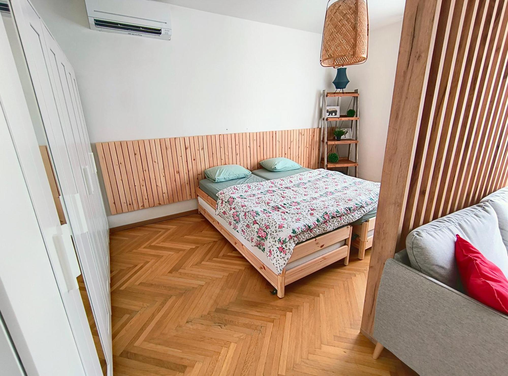 Apartment Big - 4 Bedroom, 2 Bathroom With Ac Pressburg